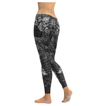 Load image into Gallery viewer, Dark Paisley Black and White Low Rise Leggings (Invisible Stitch) (Model L05)
