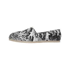 Moss Black and White Unisex Classic Canvas Slip-On (Model 1206)