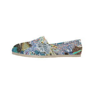 Pleasantly Paisley Negative Unisex Classic Canvas Slip-On (Model 1206)