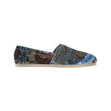 Load image into Gallery viewer, Cresent Paisley Unisex Classic Canvas Slip-On (Model 1206)